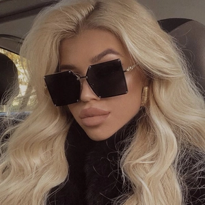 Oversized Square Sunglasses For Women Gradient Resin Lens Metal Chain Temples UV400 Protection Fashion Eyewear