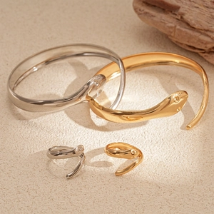 Minimalist snake-shaped open bracelets and rings set in gold and silver finish