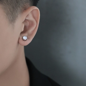 Sparkling round cubic zirconia magnetic earring with classic four-prong setting for men