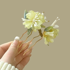 Detailed view of handmade light green peony hair comb with pearl tassels for Hanfu