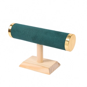 Espositore per bracciali a forma di T in velluto verde e base in legno massiccio