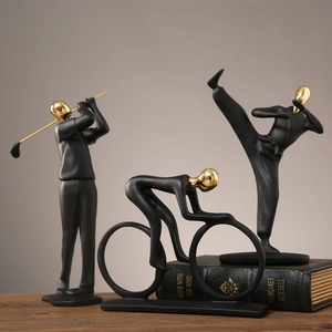 Sculptures de sport abstraites modernes en résine avec détails dorés pour la maison