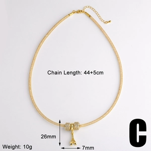 Macro-opname van de Eiffeltoren hanger met afmetingen en gevlochten mesh-ketting