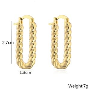 Dettagli orecchini ovali a spirale in oro con dimensioni 2,7 cm per 1,3 cm e peso 7g
