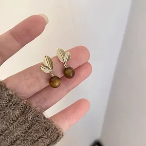 Boucles d'oreilles feuilles dorées avec perles œil de tigre, style vintage français