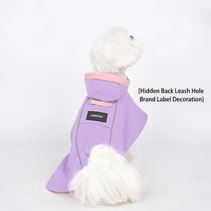 Impermeabile per cani con cappuccio color lavanda e foro nascosto per guinzaglio sul retro