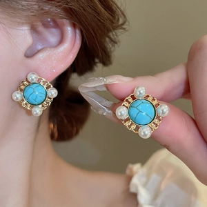 Vintage gold earrings with faux blue stone and white pearls for a French aesthetic look