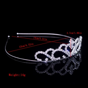 Detailed view of silver rhinestone crown with dimensions 14x12x2.7cm and weight 14g