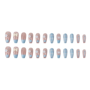Faux ongles ballerine bleus à carreaux avec perles, nœuds 3D et motifs floraux