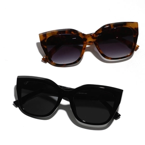 Chic oversized cat eye sunglasses in leopard and black finishes with gradient lenses