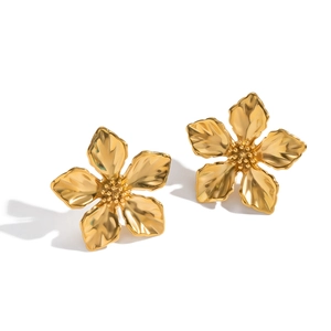 Elegant gold vintage flower stud earrings in polished stainless steel for women
