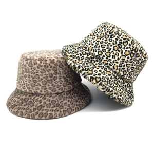 Chapeaux bob d'hiver en fausse fourrure léopard pour femme en marron et beige