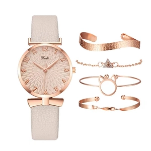 Elegante 5-delige damesset met roségoud quartz horloge en 4 bijpassende diverse armbanden