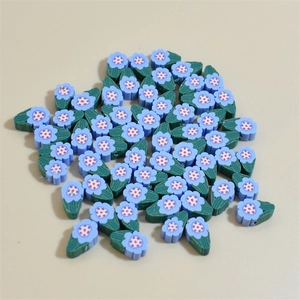 Mélange de perles fleurs et feuilles 10mm en pâte polymère bleue et verte pour bijoux DIY
