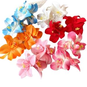 Épingles à cheveux en fleurs de tissu colorées pour une coiffure élégante et raffinée