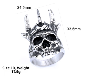 Detailed view of vintage silver skull ring with dimensions 24.5mm x 33.5mm and weight 17.5g