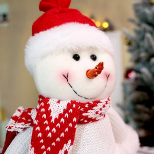 Gestrickter Weihnachts-Schneemann-Plüschfigur in Rot und Weiß für festliche Heimdekoration