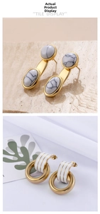Détails de boucles d'oreilles dorées en forme de C avec pierre de marbre et rayures