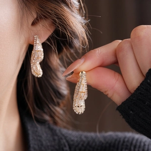 Baguette Zircon Water Drop Stud Earrings With Silver Earring Post Copper Wave Luxury Design For Women Elegant Jewelry