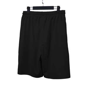 Détail du short de sport noir avec taille élastique et tissu respirant en polyester