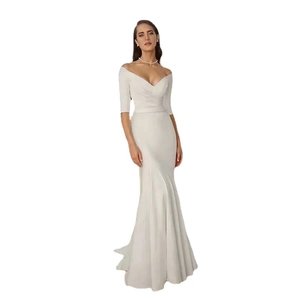 Robe de mariée sirène élégante à col en V et épaules dénudées en satin blanc chic