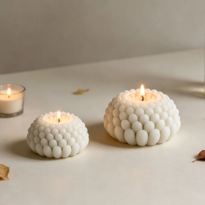 Due candele a bolle succulente bianco crema in dimensioni piccola e grande con luce calda