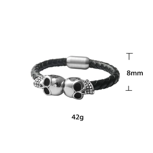 Geflochtenes schwarzes Lederarmband für Herren mit Totenkopf und Magnetverschluss