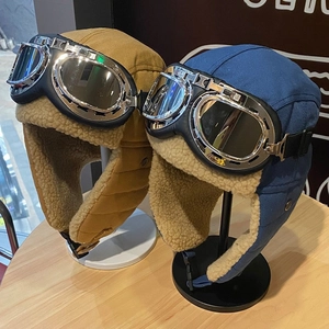 Cappello da aviatore invernale con occhiali antivento e fodera in pile giallo e blu