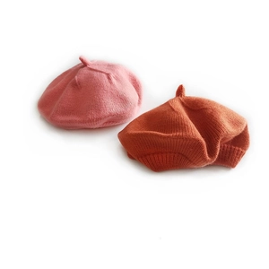 Béret classique en tricot pour tout-petits en rose et rouge brique avec laine douce