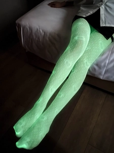 Bas résille vert fluo avec motif de cœur lumineux pour les soirées de Halloween