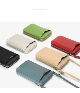 Vista detallada de seis opciones de color para el mini bolso bandolera de cuero
