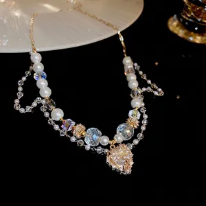 Collier de perles style palais français avec pendentif cœur et cristaux brillants