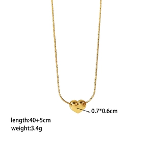 Collier avec pendentif cœur doré en acier titane avec les dimensions détaillées