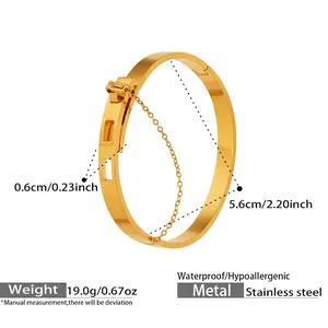 Détail technique du bracelet bambou plaqué or 18k avec fermoir et chaîne de sécurité