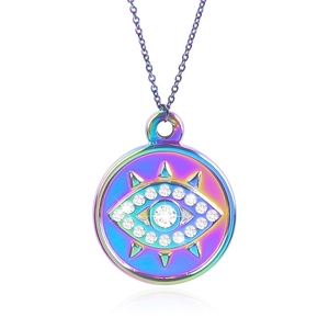 Vue détaillée du pendentif œil maléfique en métal arc-en-ciel serti de zircons blancs
