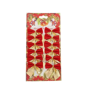 Dettaglio di 12 fiocchi di Natale rosso e oro in confezione festiva Merry Christmas
