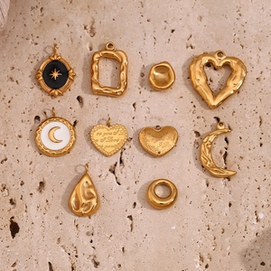 Edelstahl-Anhänger mit 18K Goldbeschichtung, Herz-, Mond- und Himmelsmotiven