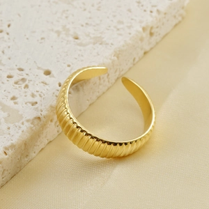 Bague ouverte en acier inoxydable doré 18 carats avec design texturé de croissant