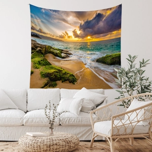 Détail de la tapisserie coucher de soleil sur la plage sur un mur de salon blanc moderne