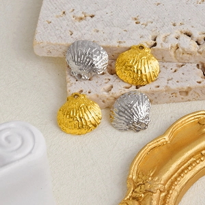 Détail de pendentifs en forme de coquillage en acier inoxydable 304 or et argent