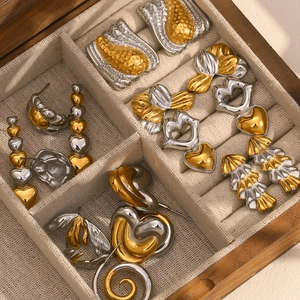 Boucles d'oreilles minimalistes bicolores en acier inoxydable en forme de cœur et spirale
