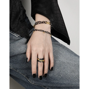 Chic black and gold S925 silver chain bracelet and ring set worn on hand