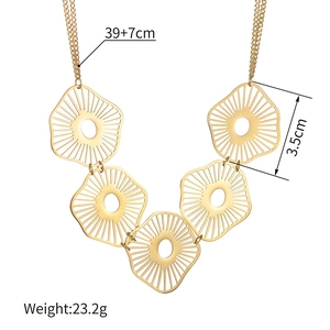 Detail view of a hollow geometric petal pendant gold necklace with 39+7cm chain length