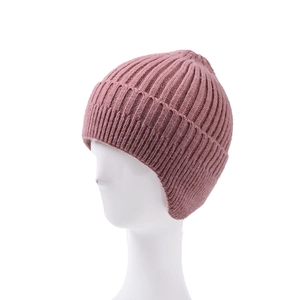 Berretto invernale in maglia con paraorecchie rosa antico per calore e comfort