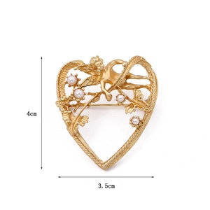 Baroque golden heart brooch with angel relief and white pearls, 4cm x 3.5cm measurement