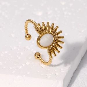 Bague soleil vintage en acier inoxydable doré avec nacre ovale sur pierre texturée