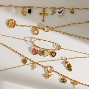 Set di collane e bracciali in acciaio inossidabile placcato oro 18K con ciondoli vari