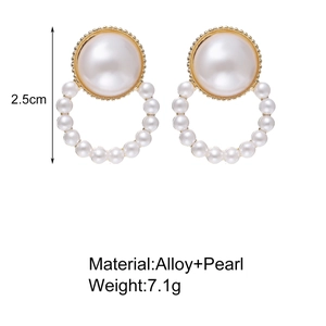 Detail view of pearl drop earrings with size 2.5cm and weight 7.1g on white background