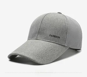 Détail de la casquette de baseball gris foncé avec mesh respirant et broderie