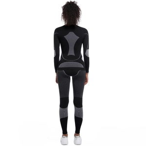 Détail du dos d'un ensemble de sport sans couture avec contours de compression gris